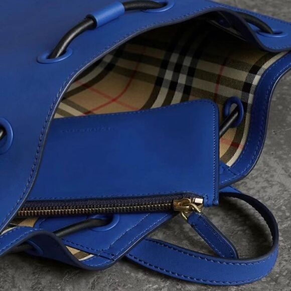 Burberry Unisex backpack 100% new leather Blue - Picture 2 of 5